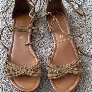 Size 7 Unisa tie sandals